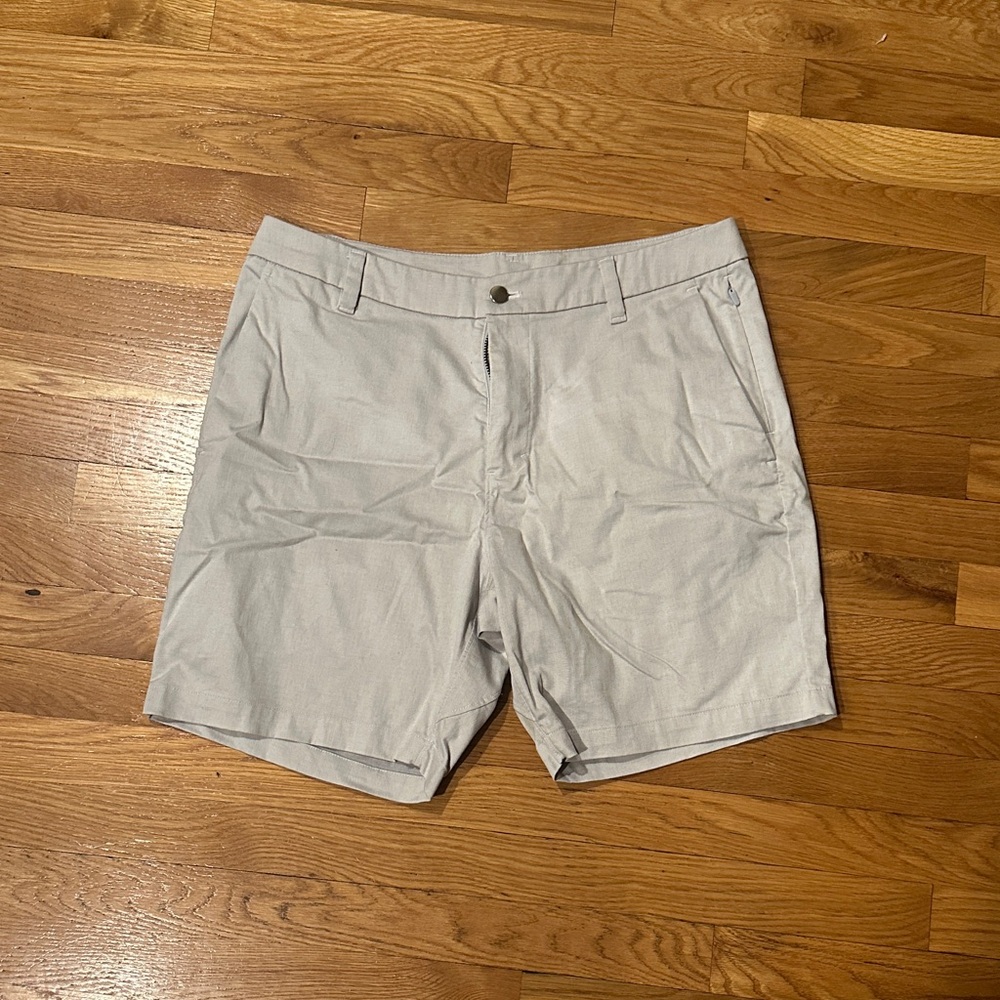 Lululemon Light Gray Men's Shorts 7 inch inseam